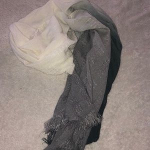 Women’s scarf
